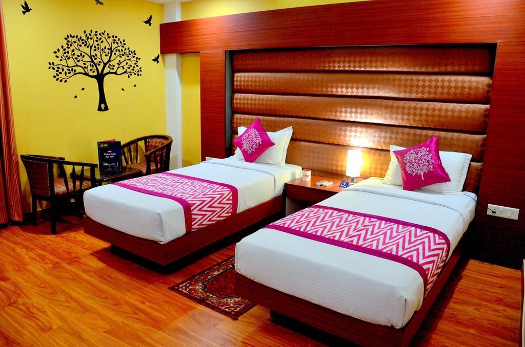 Geetika Galaxy Hotel Kānpur Exterior photo
