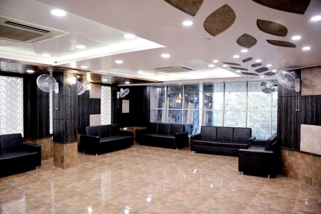 Geetika Galaxy Hotel Kānpur Exterior photo